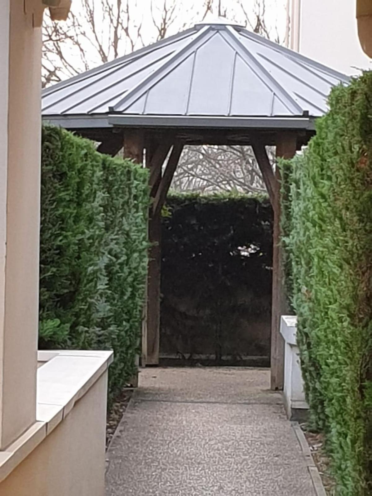 Proche Rer E Apartment